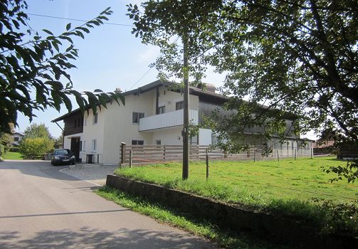 Ansicht des Hauses Breitbrunn, Chiemsee, Chiemgau, Prien, exklusiv, ruhig, Ortsrand, Erdgeschoss, Miete