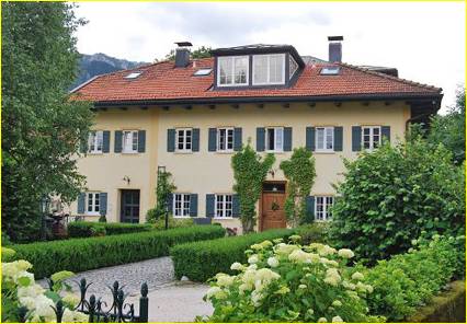 Anwesen, exklusiv, Aschau, Chiemsee, Chiemgau, Hohenaschau, Anspruch, Niveau, Antik, Altbau, Bergblick, Burg, Historisch, Landhaus