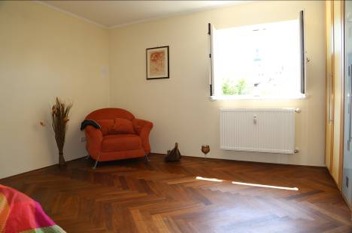 Familienhaushaus, Breitbrunn am Chiemsee, Doppelhaus, Ortmitte, Bergblick, Alpen, Grundstück, Garten, Terrasse, Balkon, Keller, Schreinerhand, Chiemsee, Holzofen, Michaela von Treu Immobilien, 