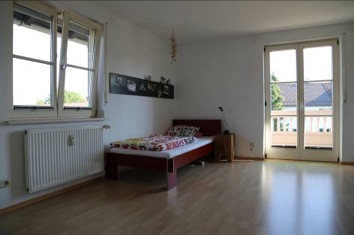 Familienhaushaus, Breitbrunn am Chiemsee, Doppelhaus, Ortmitte, Bergblick, Alpen, Grundstück, Garten, Terrasse, Balkon, Keller, Schreinerhand, Chiemsee, Holzofen, Michaela von Treu Immobilien, 